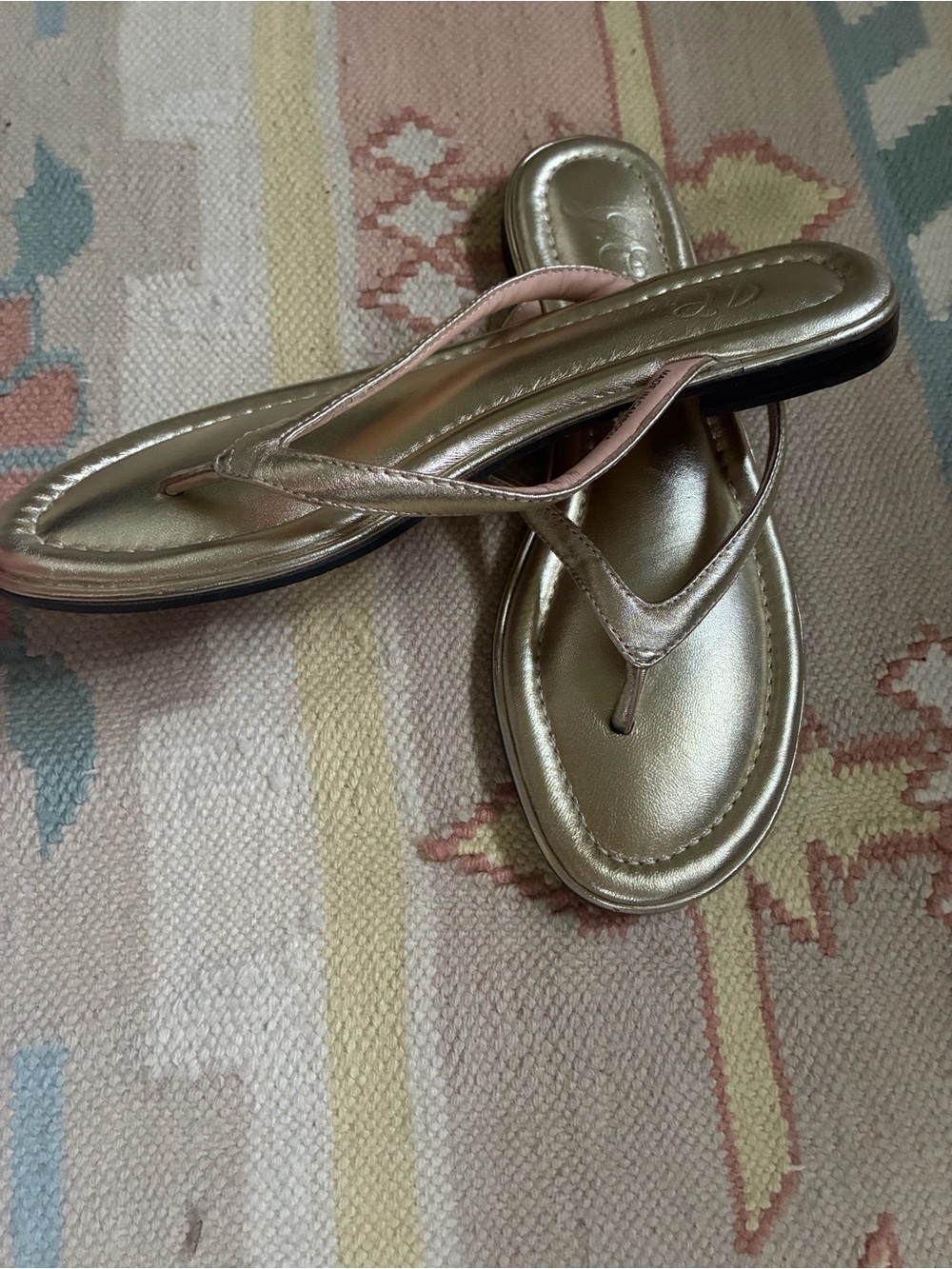 J Crew Menorca padded thong sandals in gold metallic leather - Picture 2 of 6